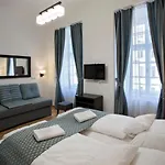 Corto Old Town فندق