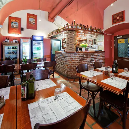 Hotel Corto Old Town 3*