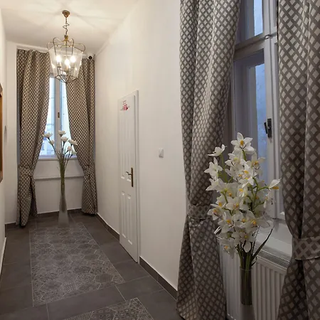 Hotel Corto Old Town 3*