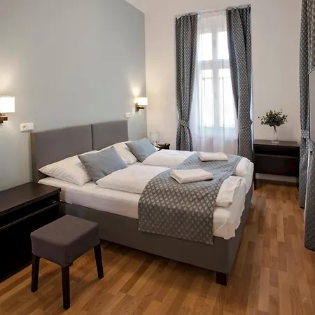 Otel Corto Old Town 3*