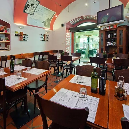 Corto Old Town 3* פראג
